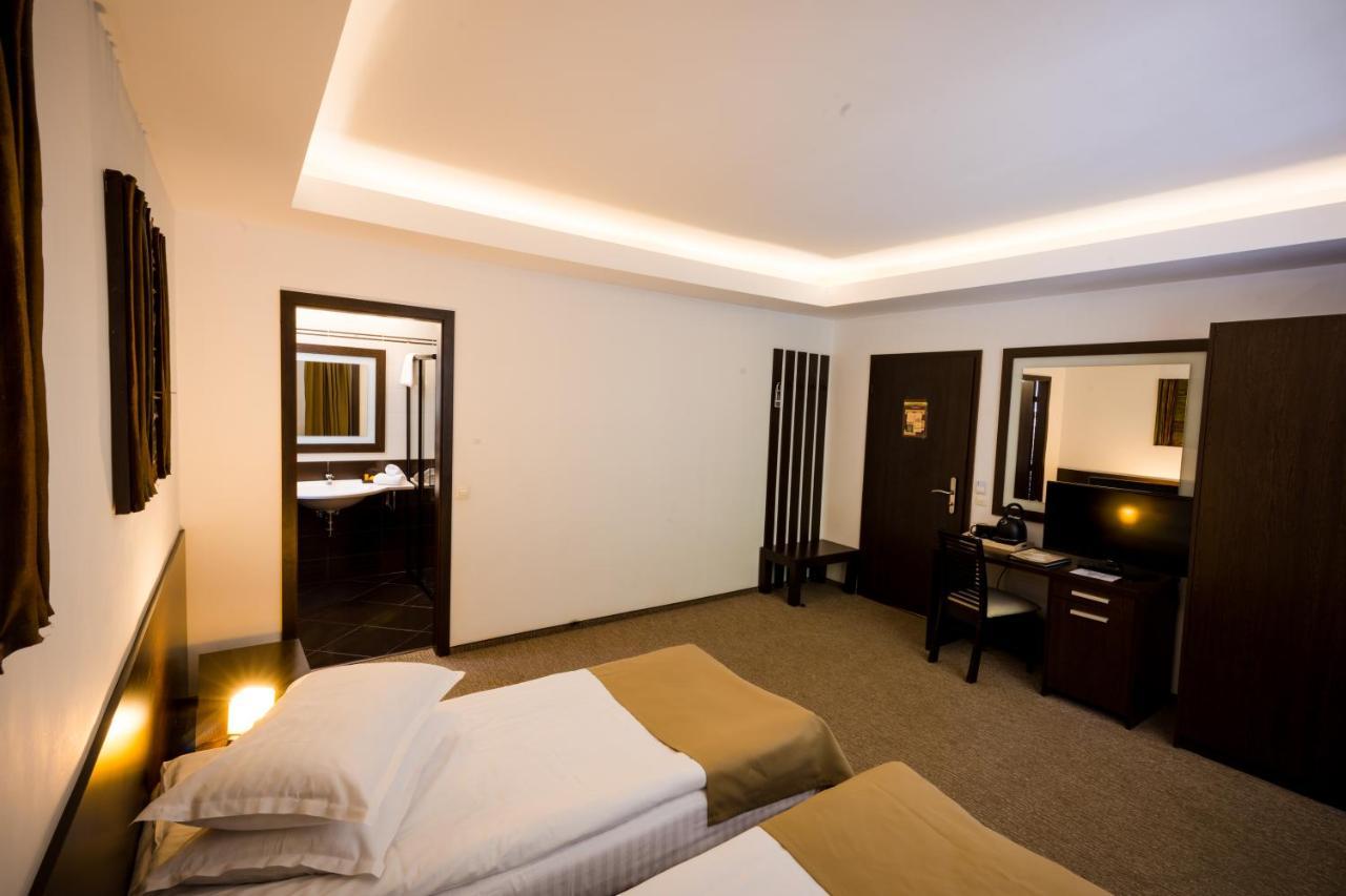 Hotel Smart Sinaia Luaran gambar